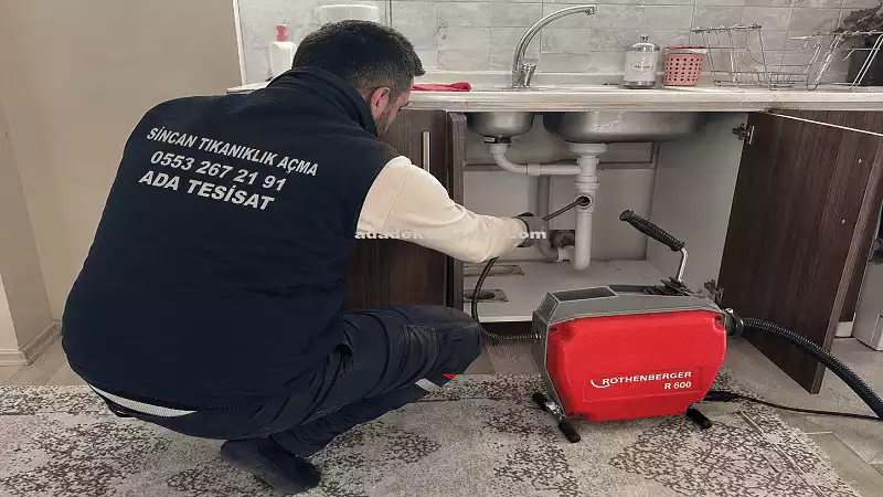 Sincan tıkanıklık açma ustası mutfak lavabo giderini robot cihazla açıyor
