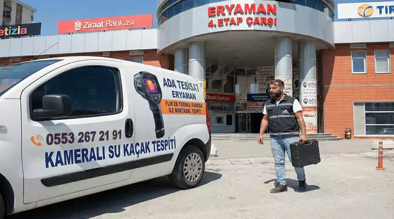 Eryaman 4. Etap Çarşı önünde Ada Tesisat kırmadan cihazlı su kaçağı tespiti aracı ve servise giden usta